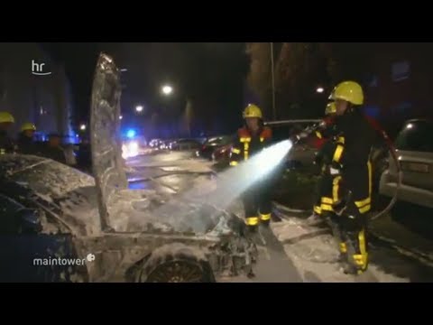 Frankfurt:  Autos angezündetr in der Römerstadt