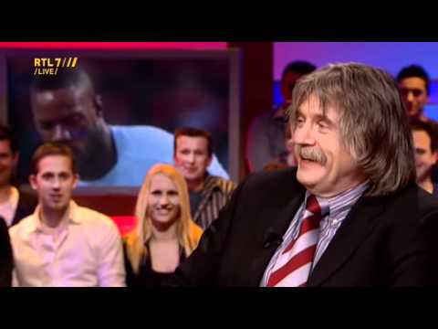 Voetbal International 28-03-11 - Lachen om van de pot gerukte Balotelli