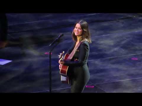 2022 12 02 Maren Morris - I Could Use A Love Song