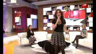 Laura Gallego canta "La niña de puerta oscura"