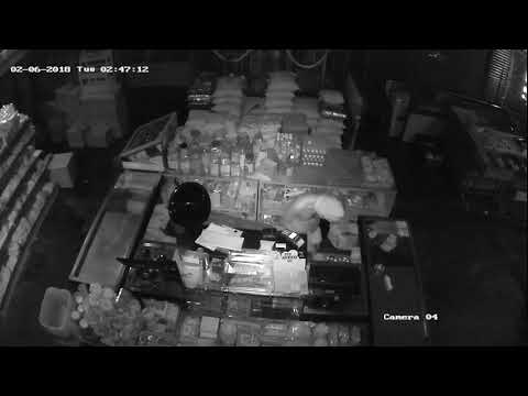 Chhat ke roshandan se kood kar plastic godown me chori,cctv camra me record,