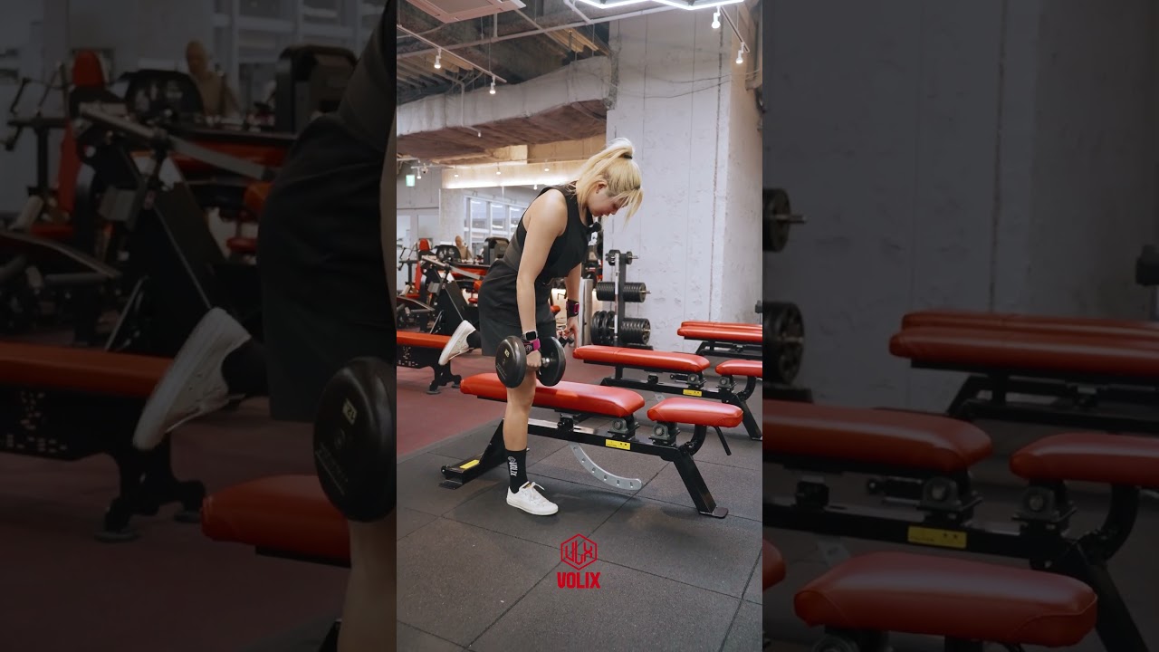 みなさんはワンハンドローイングやってますか？ぶーちゃんがしっかり広背筋に効くトレーニングをレクチャーしてくれました！#筋トレ  #volix #背中トレ #ちょこっと惜しい #広背筋