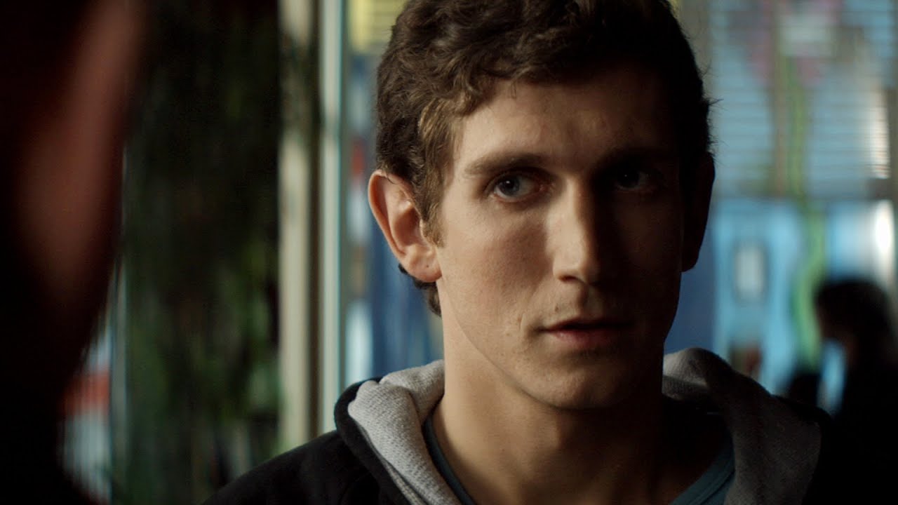 Watching | Mysterious thief Carrick makes Josh a tempting offer