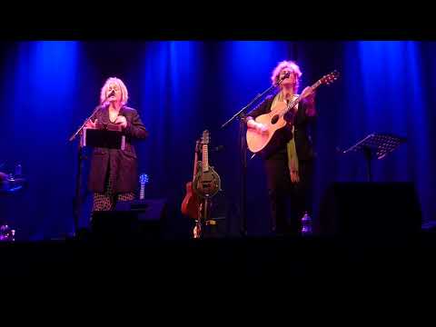 Sally Barker & Vicki Genfan - Leaving On a Jet Plane - Chapel Arts, Bath - 16th November 2017