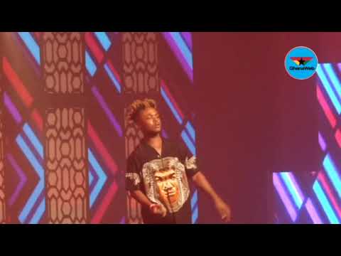Kwesi Arthur performs 'Wiase Y3 D3' with Quamina MP at 2019 VGMAs