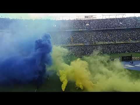 "Boca ... Recibimiento del más grande en la Bombonera" Barra: La 12 &bull; Club: Boca Juniors