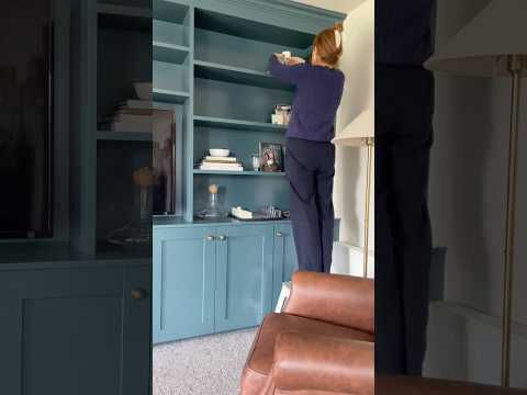 Wir verwandeln unsere Medieneinheit in einen gemütlichen Moment, in dem Ralph Lauren auf Nancy Me...