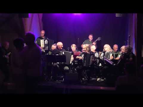 Den glade 40 åring  - Gamle Aker Spelemannslag med Sigmund Sæther og Synnøve Solligård