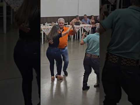 na terceira idade de Coronel Vivida no Paraná.Brasil #shotrs #baile #dancarinos #dança