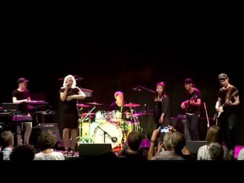 I Love Your Smile Live