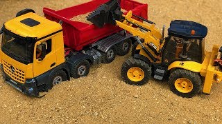 Download lagu Great JCB Backhoe and Dump Truck Construction Toys, Bruder Truck Tractor Excavator Action! mp3