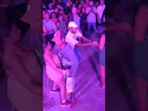 Bairro de favela..Garotos de Goiás  ao vivo no clube arrepia..25/10/2025 Campos Belos Goiás..