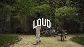 Musik-Video-Miniaturansicht zu LOUD Songtext von MONK FEAT. LONGUS MONGUS