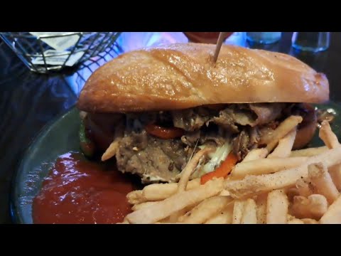 Lunch Time On The LAS VEGAS STRIP. PUBLIC HOUSE PUB INSIDE LUXOR HOTEL/CASINO. #LONEWULFRICK2026 