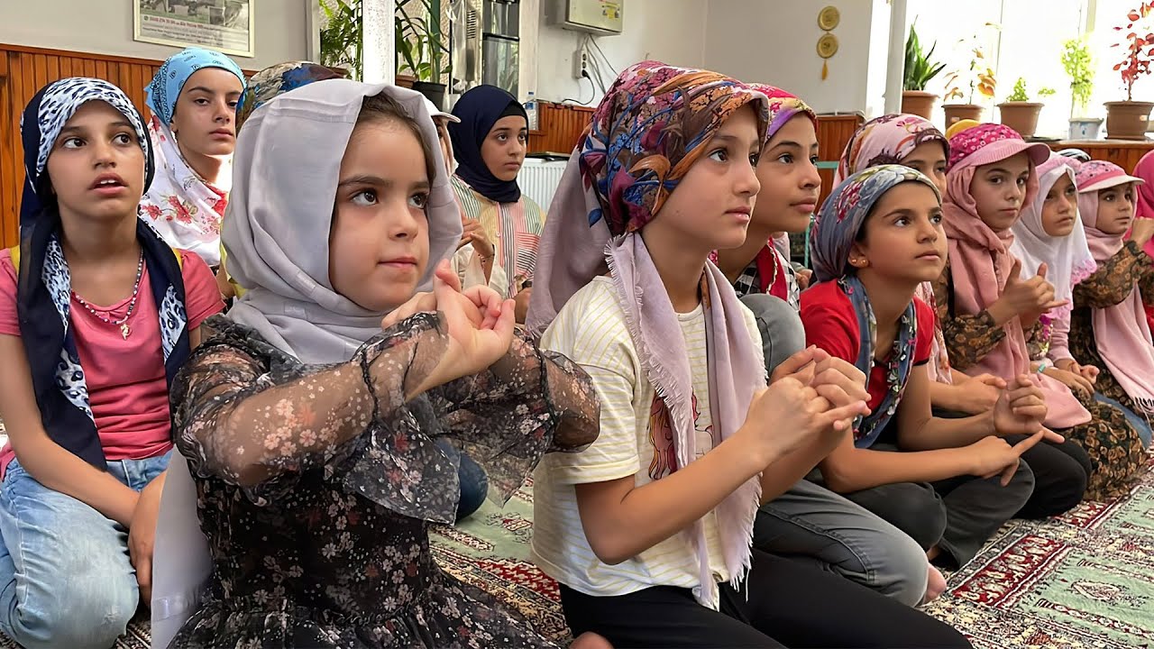 Adıyaman'da yaz Kur'an kursu öğrencileri işaret dili öğreniyor
