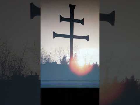 EMELD FEL A SZEMEDET AZ ÉGRE