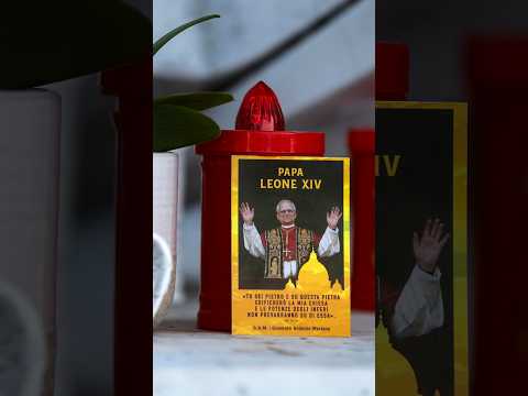 Miles de FIELES de todo el mundo rezan por la recuperación del PAPA LEÓN XIV #shorts