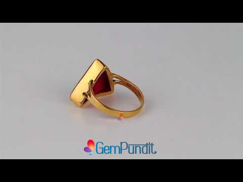 Beautiful triangular red coral gemstone ring in gold