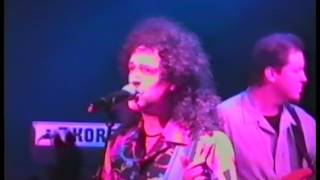 QUEEN - SLEEPING ON THE SIDEWALK (live)