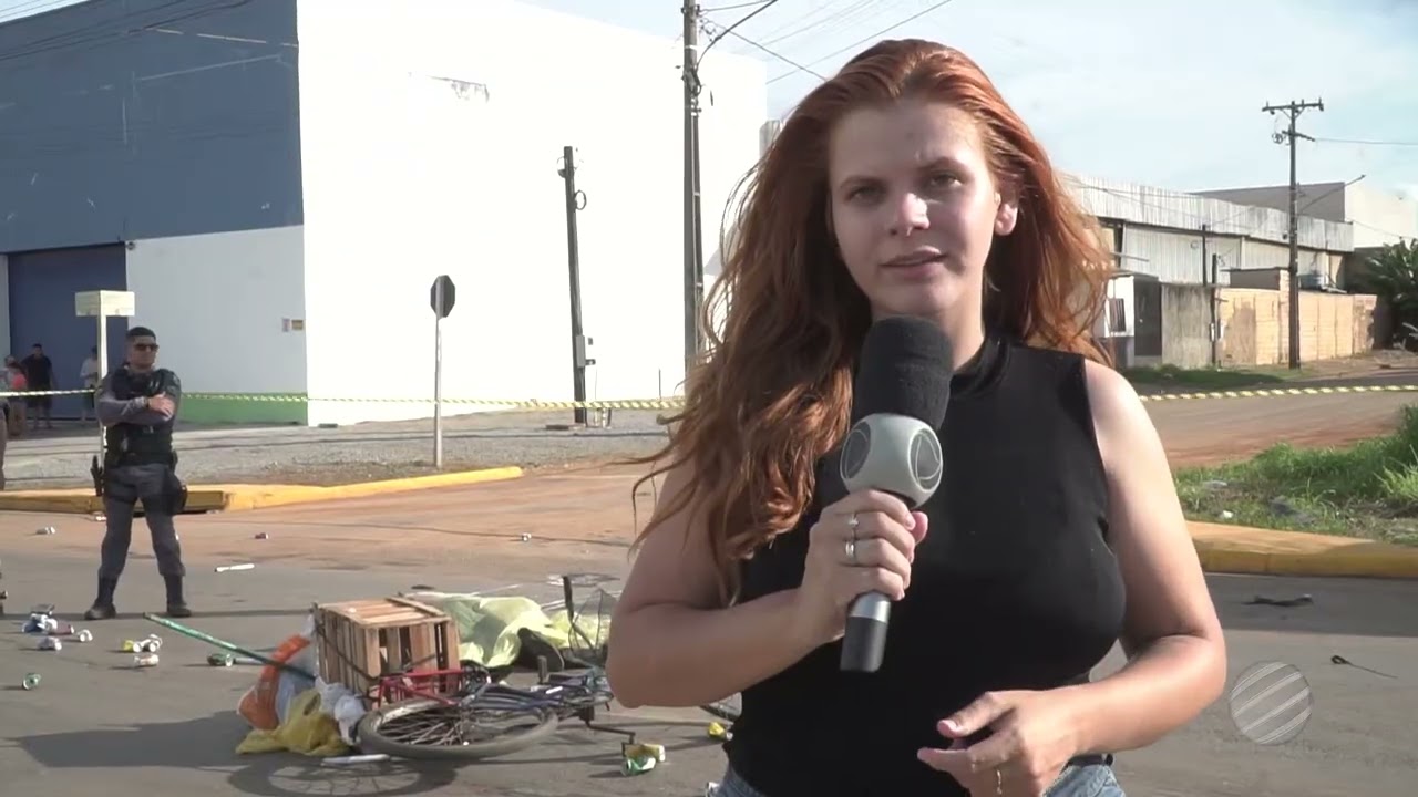 UMA FATALIDADE! UM HOMEM QUE TRABALHAVA CATANDO LATINHAS FOI ATROPELADO POR UMA MOTO