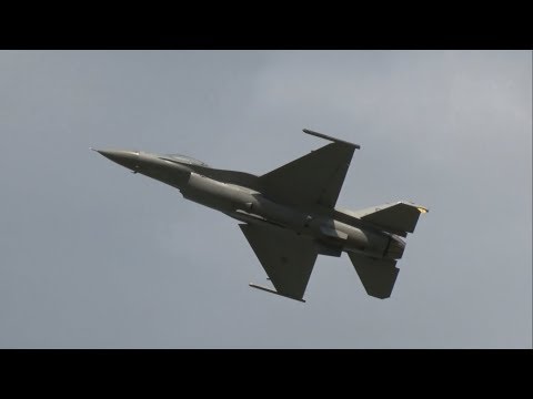 EAA AirVenture 2018 - F-16CJ Fighting Falcon Demonstration