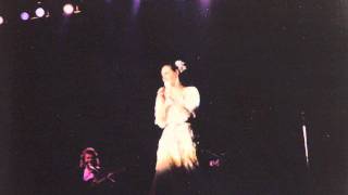 Crystal Gayle - Ain't no love in the heart of the city