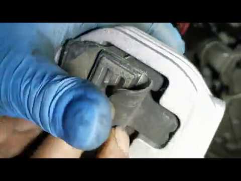 Volvo V70 D5 P2 upper mount comparison - Old vs New