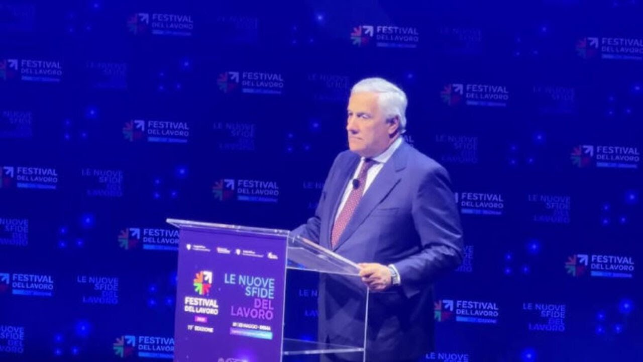 Tajani al Festival del Lavoro: Se facciamo più figli possiamo ridurre numero di migranti regolari