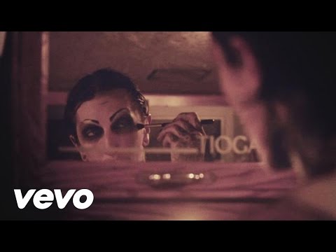 Videoclip de Puppets (The First Snow) — Motionless In White