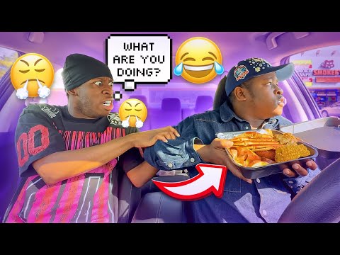 THROWING MY BOYFRIEND SEAFOOD BOIL OUT THE WINDOW PRANK😳*EXTREMELY FUNNY*