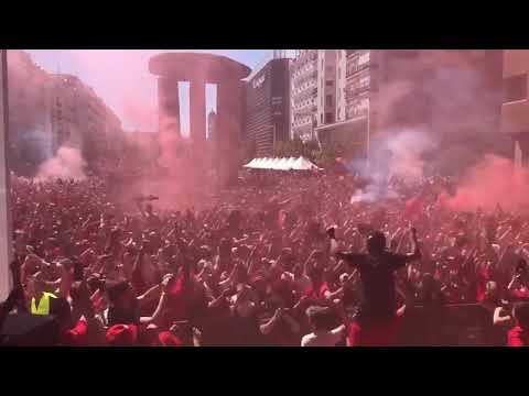 Bài hát về Van Dijk