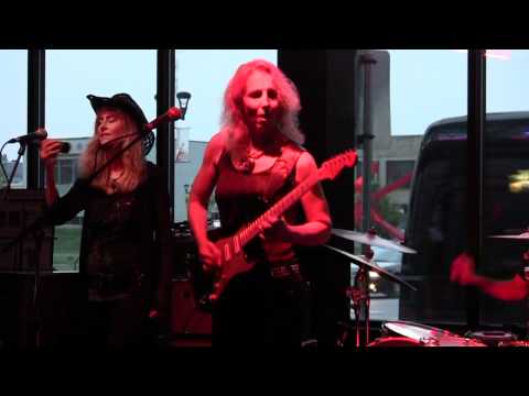 Laurie Morvan Band, live at the Gas Lamp, It Only Hurts When I Breathe