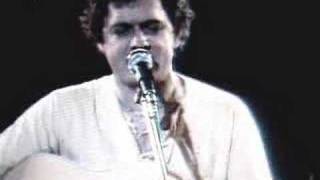 Harry Chapin sings BANANAS Live 1977