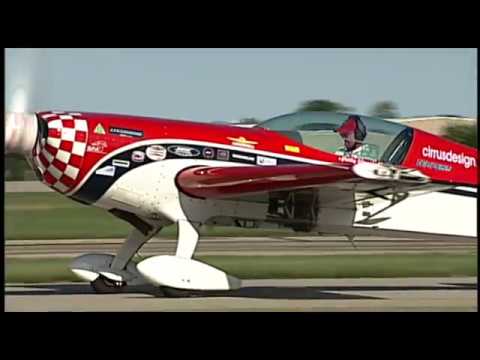 Patty Wagstaff -  Extra 300S at Oshkosh 2005