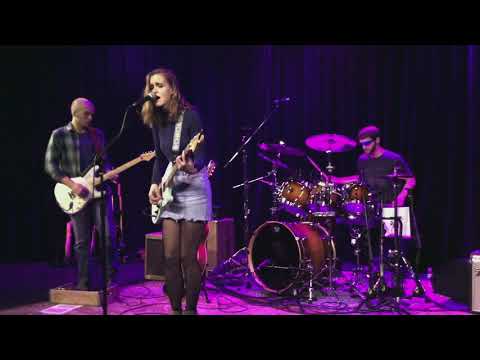 Lauren Beeler Covers 'New York' by St. Vincent live at Isis Music Hall