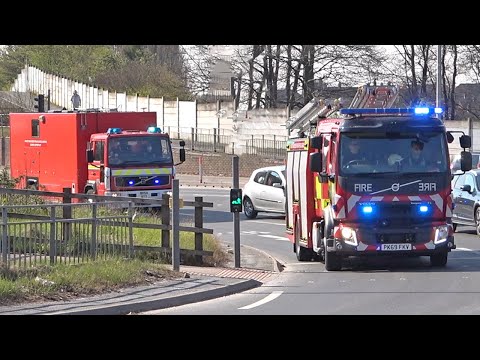 Hyde Command Support Unit And Pump Responding - Greater Manchester Fire And Rescue Service