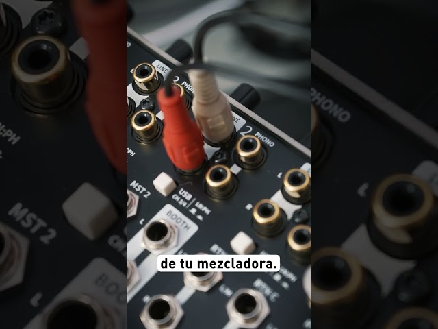 Vídeo relacionado con Mesa de mezclas DJ - 12 moduladores en 1 - Incluye Karaoke - Batería recargable y duradera - Conexión a internet inalámbrica - 2 altavoces - Conector usb MP3 - Música beat station