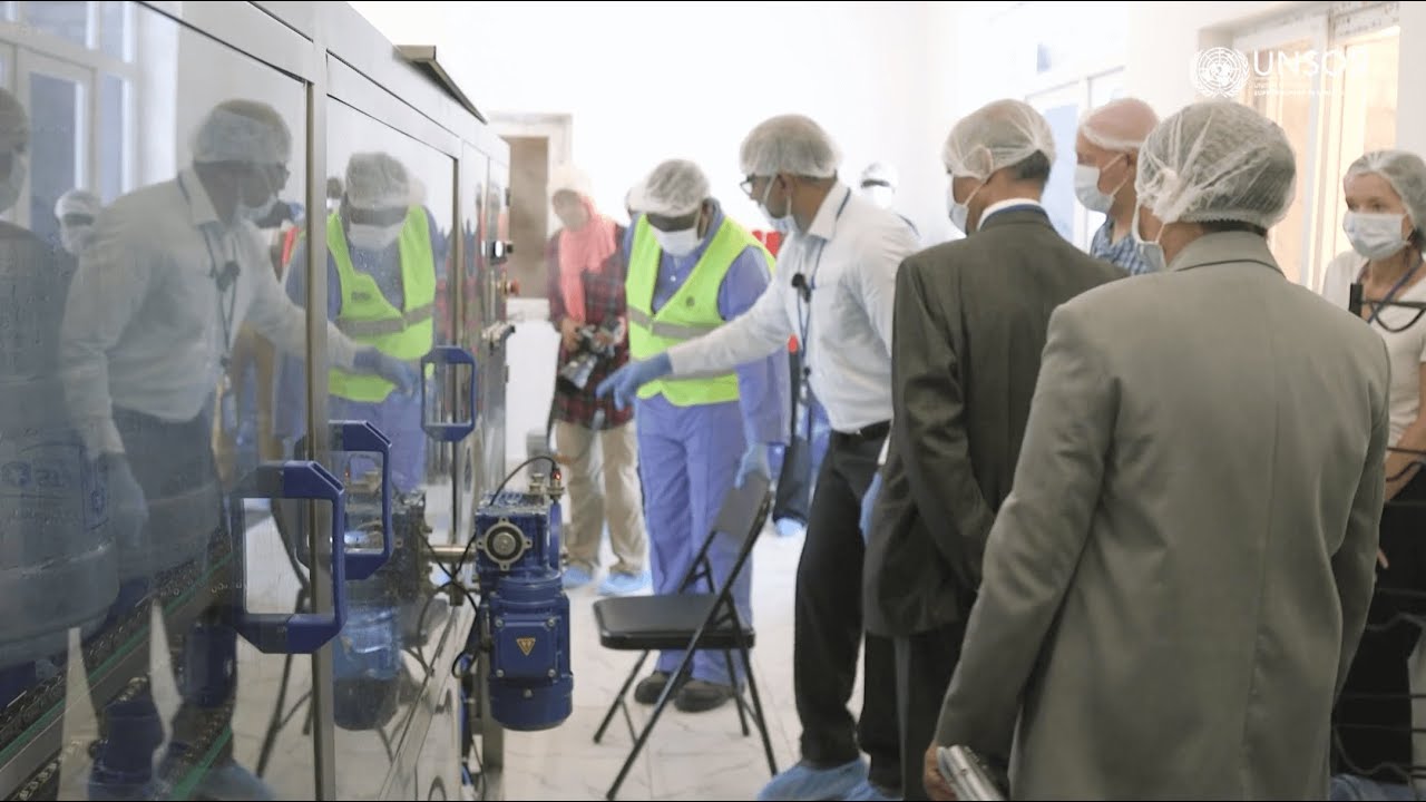 Under-Secretary-General commends new UNSOS water bottling plant In Somalia