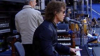 Rolling Stone, Mick Jagger Plays Piano &amp; Sings Backstage While Charlie Watts &amp; The Stones Join in