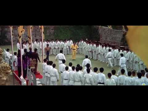 Enter Dragon (Bruce lee and John Saxon vs Mr Hans Men)
