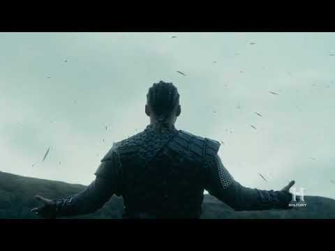 VIKINGS ;- badass ivar faces a rain of arrows and is not hit
