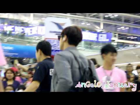 [FANCAM]121125 TVXQ [YUNHO] - AT SUVARNABHUMI AIRPORT BACK TO KOREA