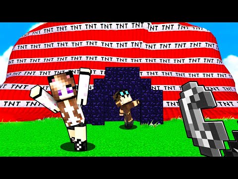 SCAPPIAMO DALLO TSUNAMI DI TNT GIGANTE SU MINECRAFT!!