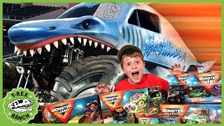 Download lagu Dinosaurs & Giant Trucks! Monster Jam Adventure with Kids Surprise Toys & Life Size Dinosaur Escape mp3 Download lagu Dinosaurs & Giant Trucks! Monster Jam Adventure with Kids Surprise Toys & Life Size Dinosaur Escape mp3