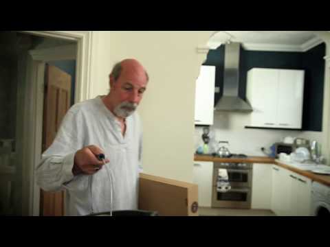 How to Hang Wallpaper