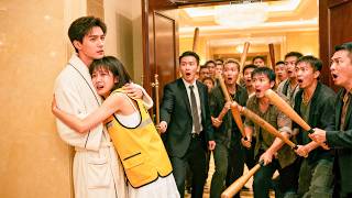 Harassed by a Thug, She Escapes into Powerful CEO’s Room—He Falls for Her Innocence，Pamper her！