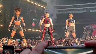 Spice Girls Mel B and Mel C dancing on Holler 2019