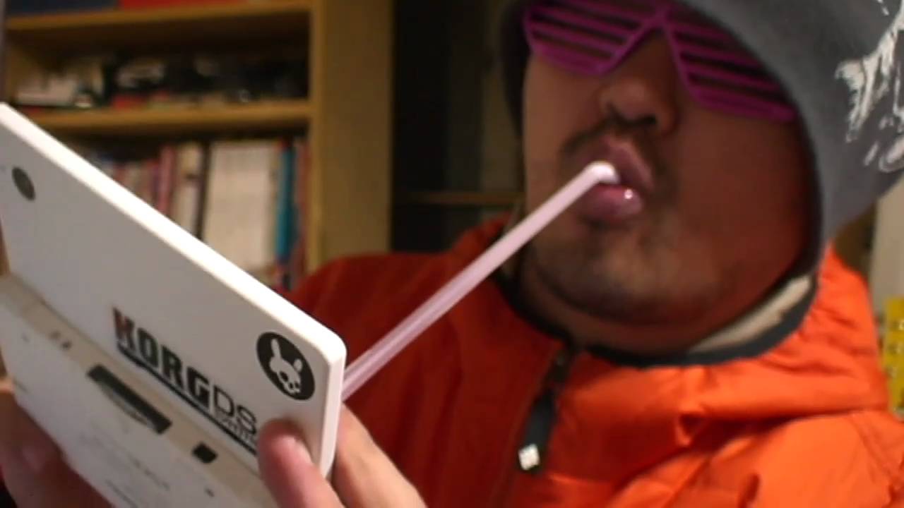KORG DS-10 Straw TalkBox with Nintendo DSi ãƒ‹ãƒ³ãƒ†ãƒ³ãƒ‰ãƒ¼DSiã¨ã‚¹ãƒˆãƒ­ãƒ¼ã§ãƒˆãƒ¼ã‚¯ãƒœãƒƒã‚¯ã‚¹ - YouTube