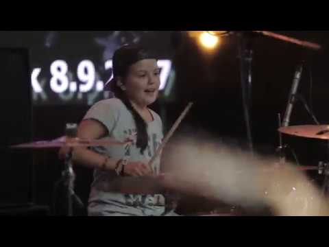 Mark Ronson - Uptown Funk ft. Bruno Mars - cover by Funky Emotions & Paulinka Minichová ( Drums)Drum