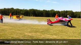 preview picture of video 'IMC 2011 - Flight of 3 giant scale models'